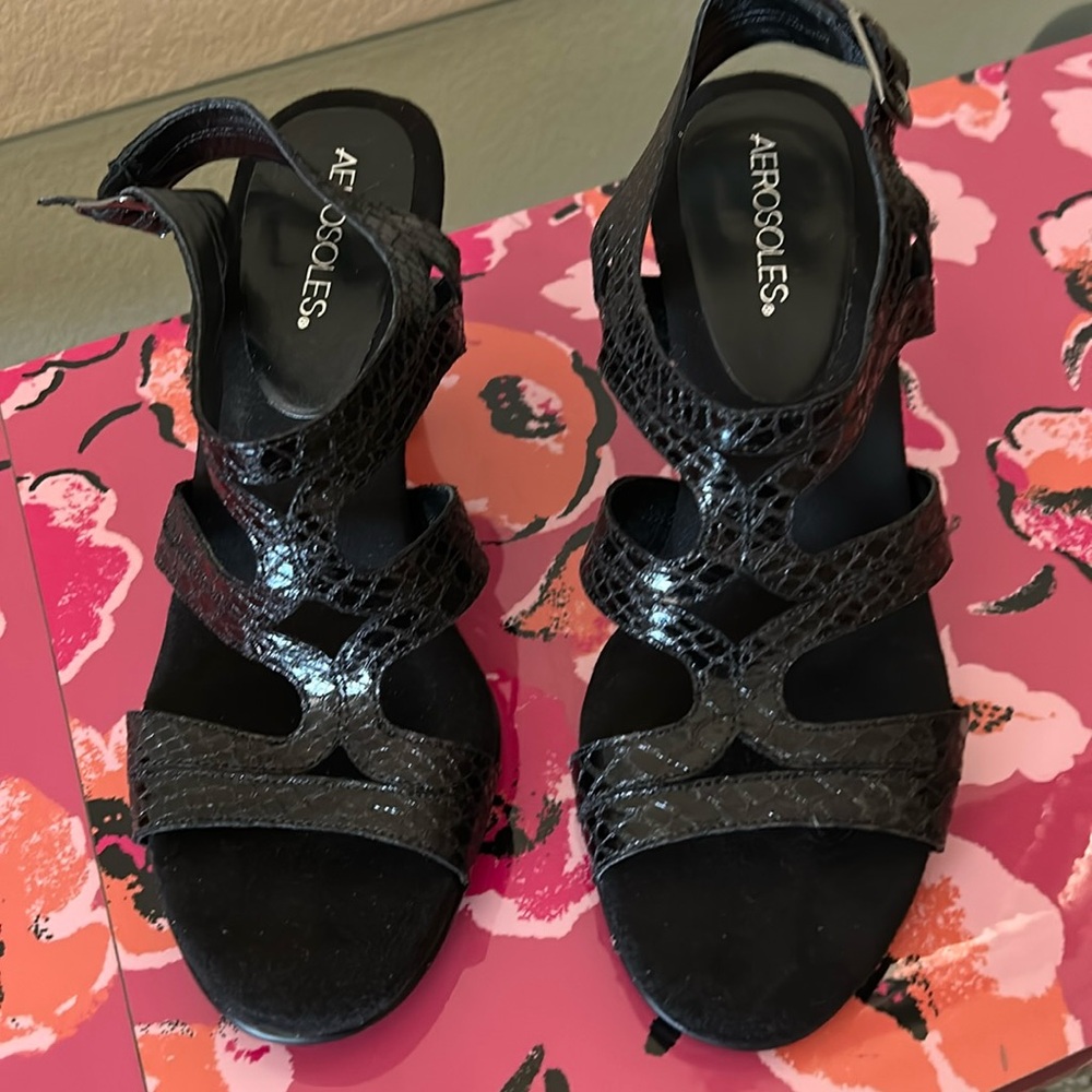 BRAND NEW AEROSOLES FAUX SNAKESKIN SANDALS